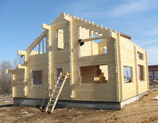 строящийся дом из бруса в Красноярске
